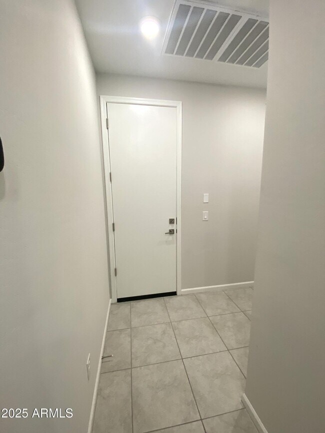 Building Photo - 24620 W Mohave St