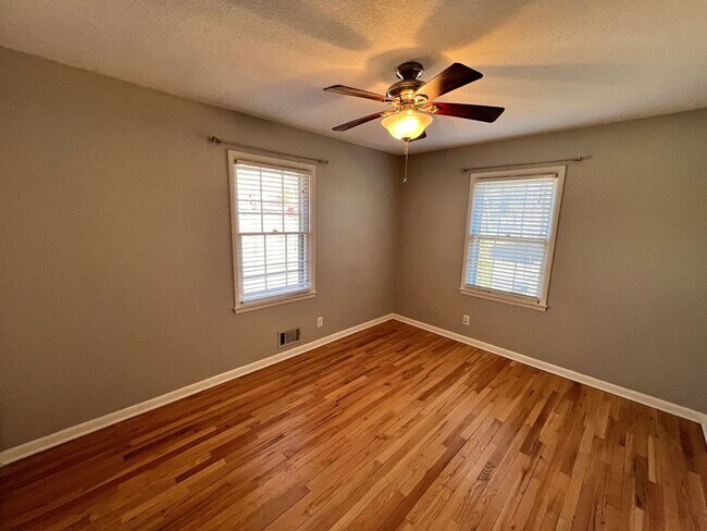 Building Photo - 3-Bed, 2-Bath Home with Garage & Spacious Backyard!