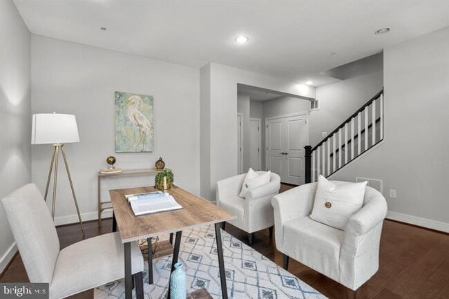 Building Photo - 722 Crown Park Ave