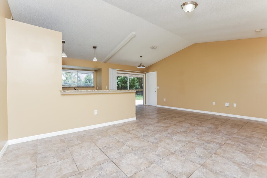 Building Photo - 5343 Broken Pine Cir