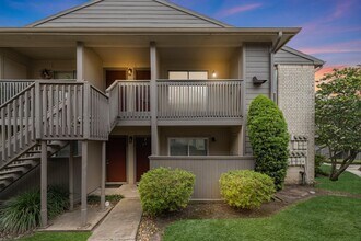 Building Photo - 1900 Bay Area Blvd