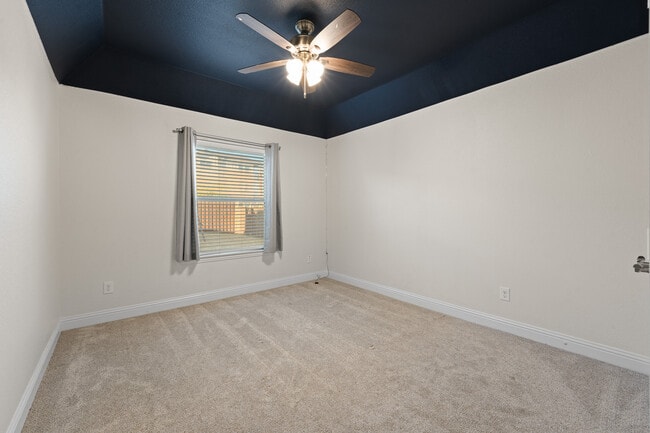 Building Photo - 105 Live Oak Dr