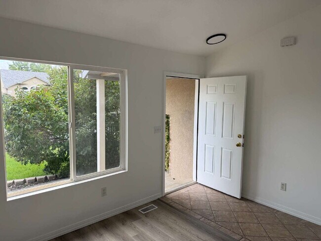 Building Photo - "Charming, newly renovated, 4-Bed, 3-Bath ...