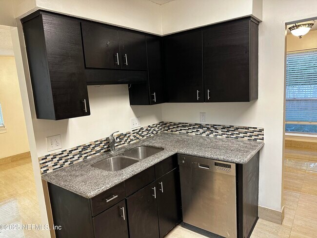 Building Photo - 11695 Tanager Dr