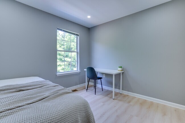 Upper Level Room 2 - 13032 Limestone Ct