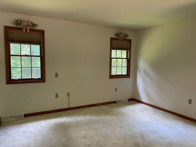Building Photo - 8 Timberwick Dr