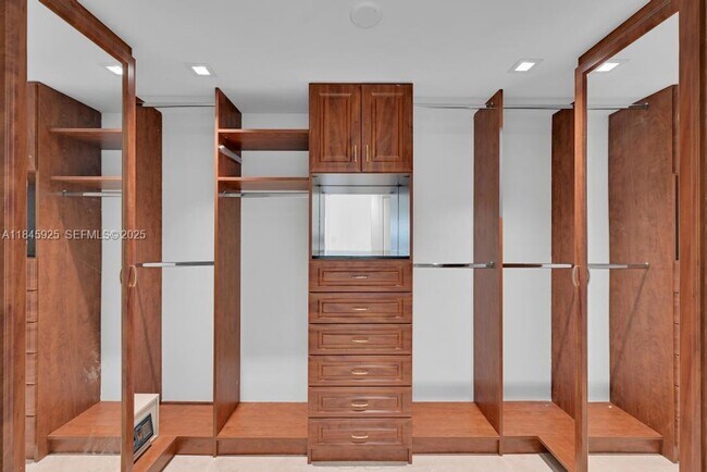 Building Photo - 1850 S Ocean Dr