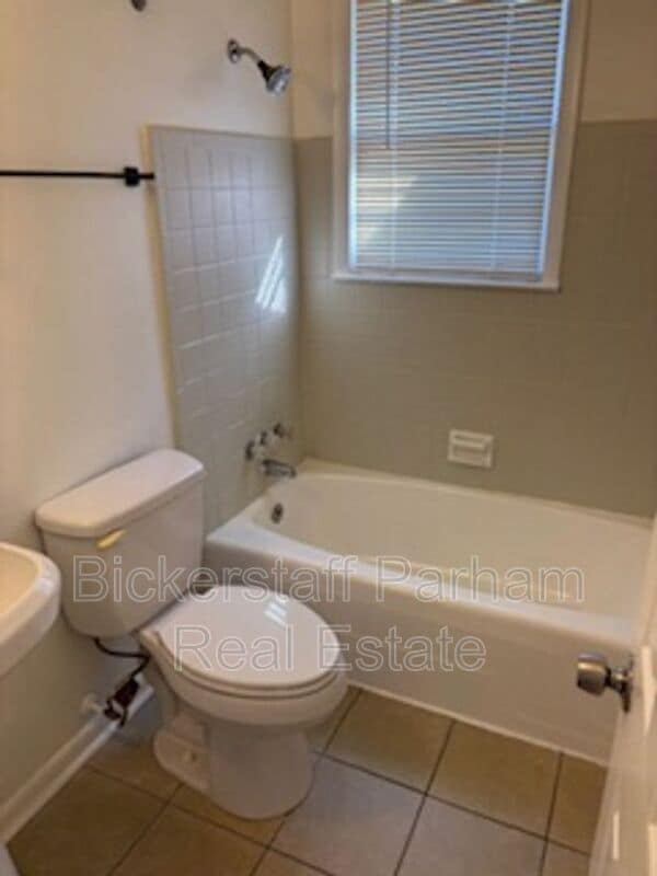 Building Photo - 703 Winall Dr