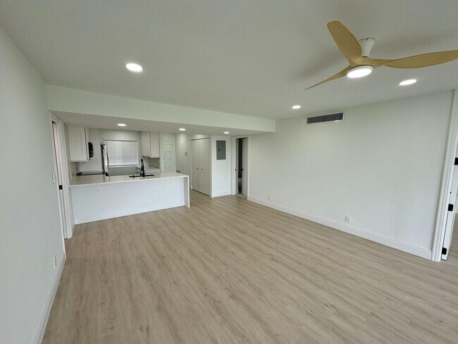 Building Photo - 4483 Luxemburg Ct