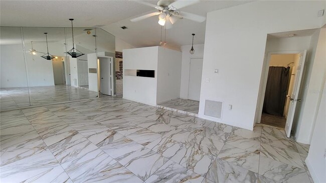 Building Photo - 3048 Bonkirk Dr
