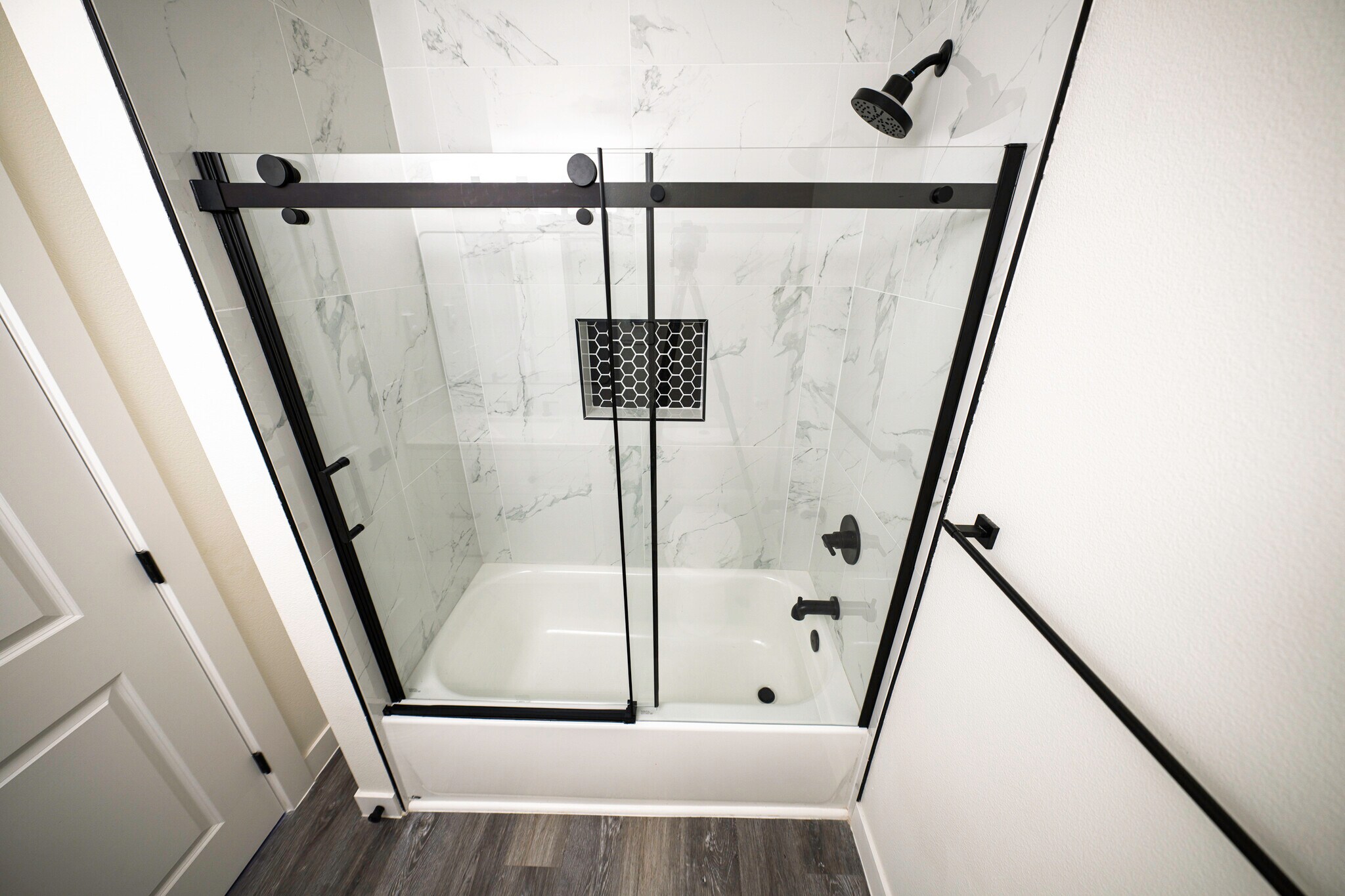 shower - 4685 Riverview Ave
