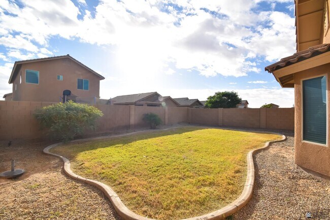 Building Photo - 2523 S 41st Ave