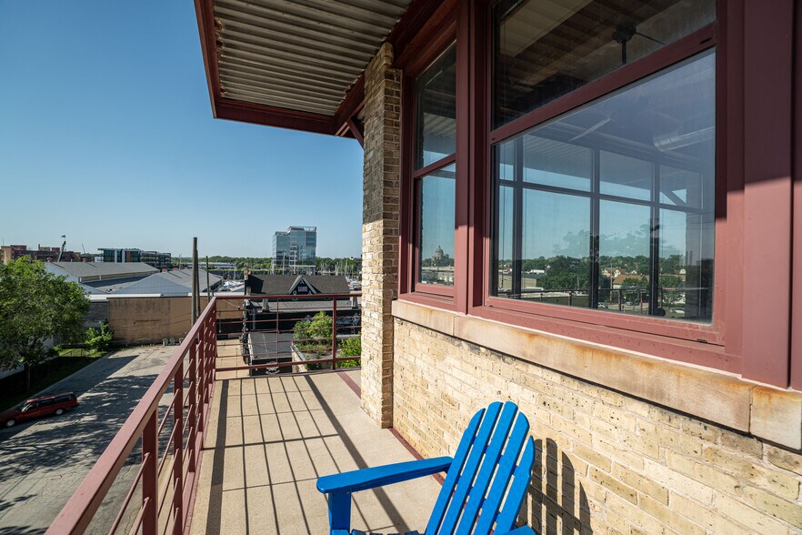 Wrap Around Balcony - 215 W Maple St