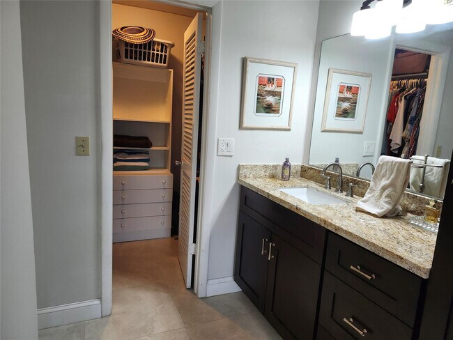 Building Photo - 8777 Warwick Dr