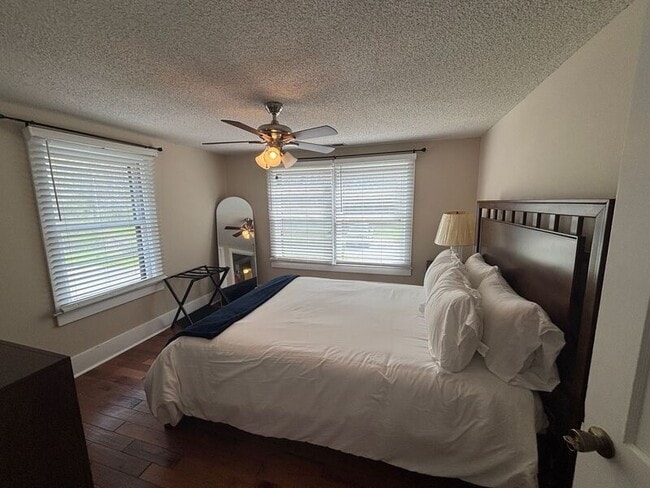 Building Photo - 720 Riverland Dr