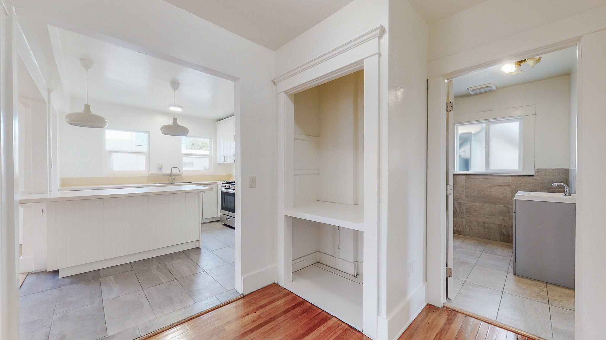 Building Photo - 1436 S Norton Ave