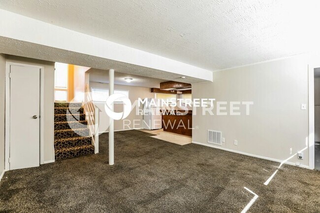 Building Photo - 4 Bedroom Pet-Friendly Home in KANSAS CITY, MO with Main Street Renewal