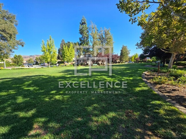 Building Photo - 3/2.5 Home + Office with 2219SF of Beautif...