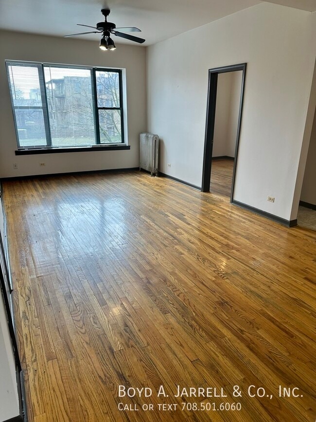 Building Photo - 212 E 57th St
