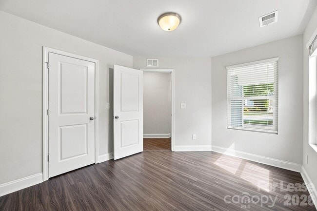 Building Photo - 1205 Kohler Ave