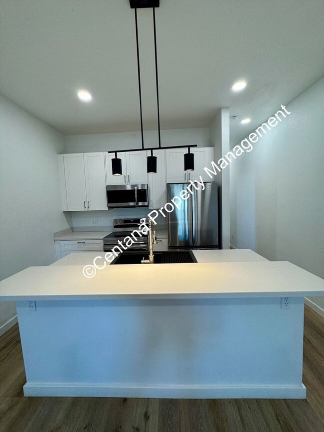 Building Photo - 722 S Montana St