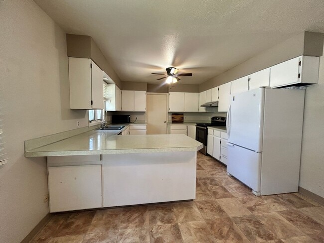 Building Photo - Large home in beautiful Stevensville setting