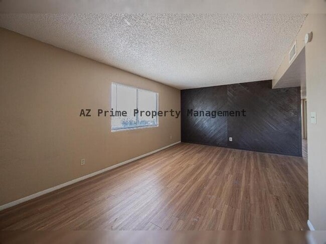 Building Photo - 4724 E Portland St