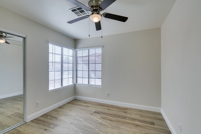 Building Photo - AVAILABLE 1/1/26- Beautiful 3-Bedroom, 2-Bathroom Home in Green Valley