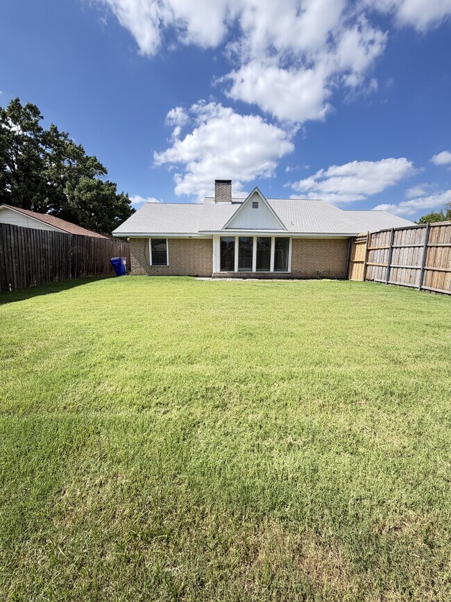 Building Photo - 2946 Las Campanas Dr