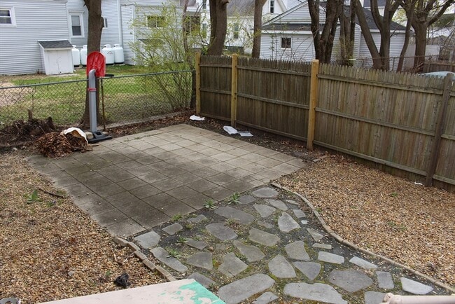 Building Photo - 74 Crescent St