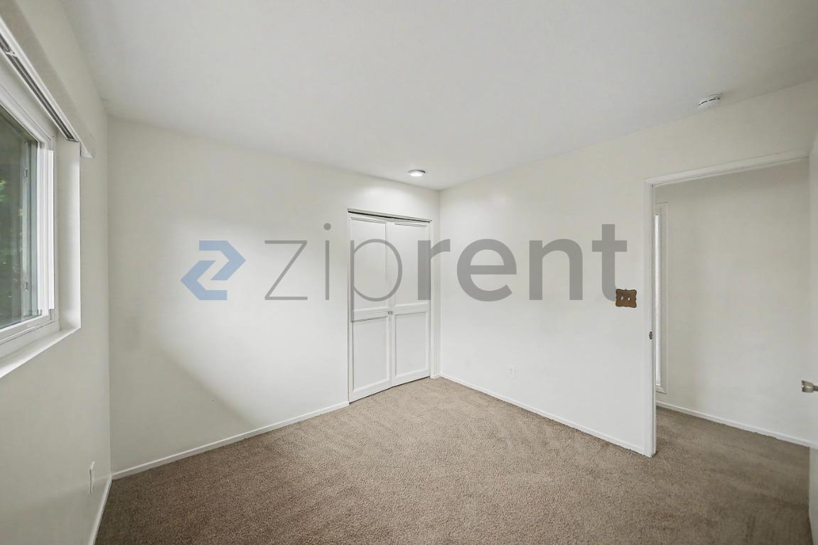 Building Photo - Unit