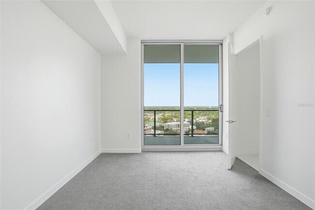 Building Photo - 400 Central Ave