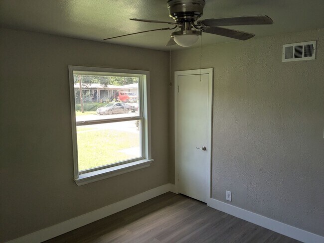 Building Photo - 2517 Goliad St