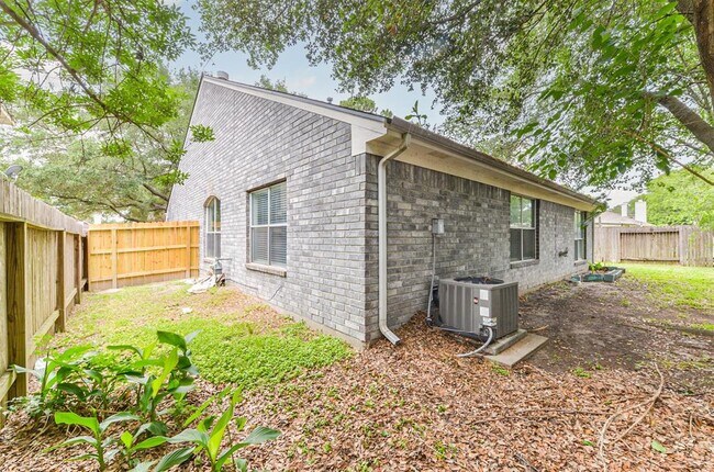 Building Photo - 14622 Bladenboro Dr