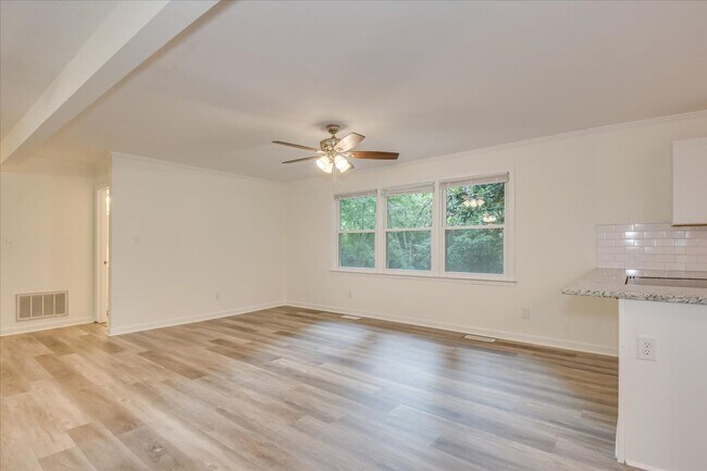 Building Photo - Newly Updated 4 Bed/2 Bath Columbia County...