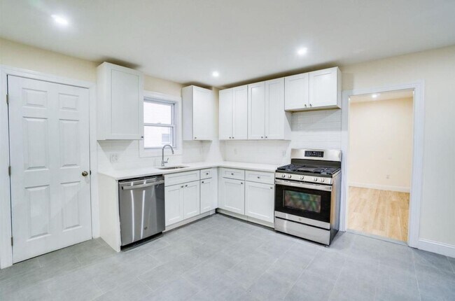 Building Photo - 99 W 35th St