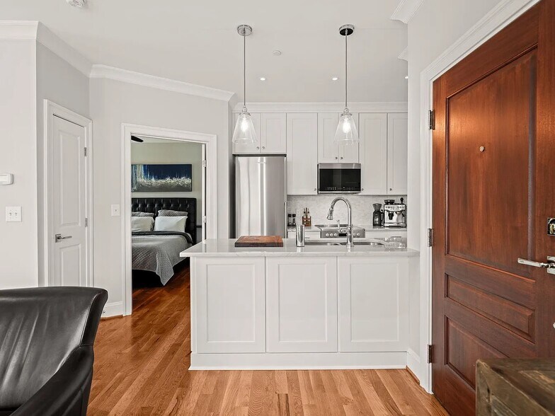 Building Photo - 605 Smedes Pl
