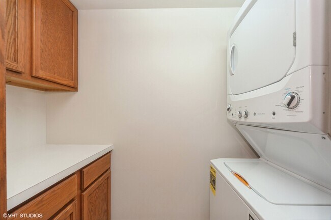 Building Photo - 5360 N Lowell Ave