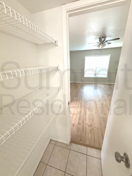 Building Photo - 6076 Dooley Dr