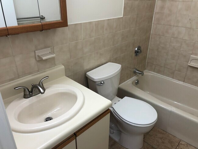 Building Photo - 385 Huse Rd