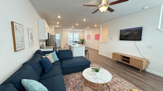 Building Photo - 153 Roxanne Dr