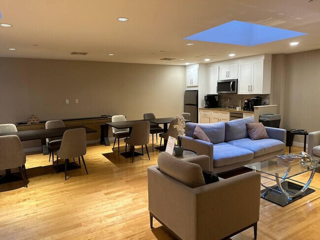 Building Photo - 862 6th Ave