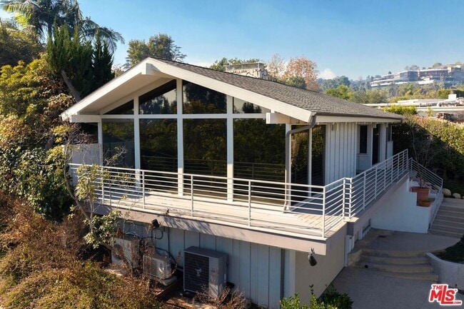 Building Photo - 1127 Angelo Dr