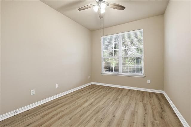 Building Photo - 1725 Brookview Dr