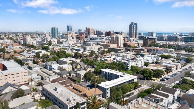 Building Photo - 526 Magnolia Ave