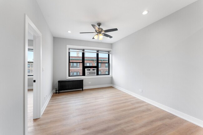 Building Photo - 1546 W Jonquil Terrace