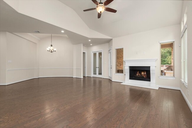 Building Photo - 23034 Creek Park Dr