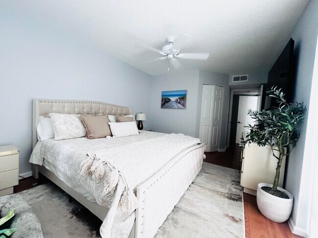 Building Photo - 353 S US Hwy 1