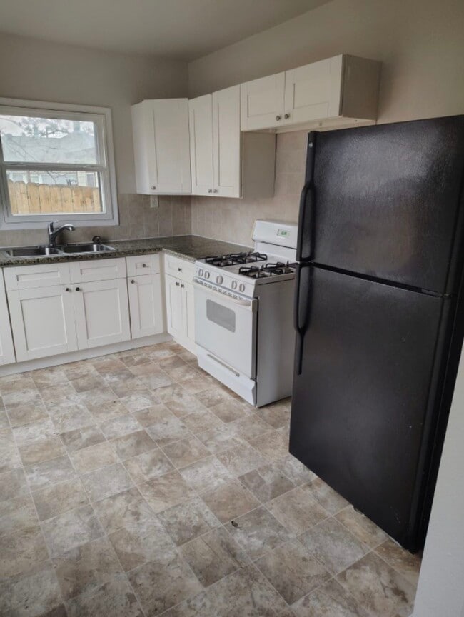 Building Photo - 7716 Appleton St