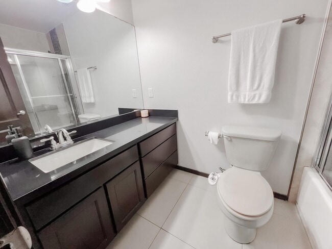 Building Photo - 6010 Leopoldo Dr